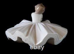 Nao by Lladro Ballerina Porcelain Figurine Dance Class Girl 1997 Daisa