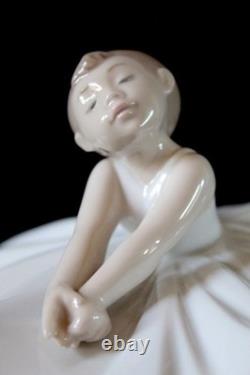 Nao by Lladro Ballerina Porcelain Figurine Dance Class Girl 1997 Daisa