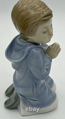 Nao by Lladro Boy Praying Porcelain Figure 1985 EUC