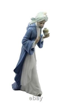 Nao by Lladro Collectible Porcelain Figurine KING BALTHASAR WITH JUG 11-1/