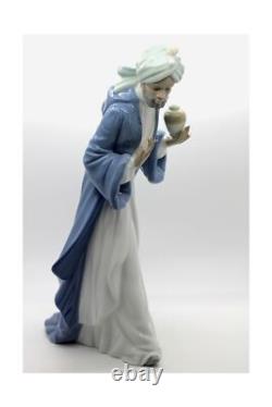 Nao by Lladro Collectible Porcelain Figurine KING BALTHASAR WITH JUG 11-1/