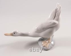 Nao by Lladro Daisa 1978 Spain Porcelain Figurine Goose Height 10.7cm