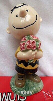 Nao by Lladro Daisa Porcelain Figure Charlie Brown Snoopy Peanuts 0532 Boxed 8