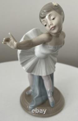 Nao by Lladro Daisa Porcelain Figurine Girl Ballerina Dancer H Approx 17cm