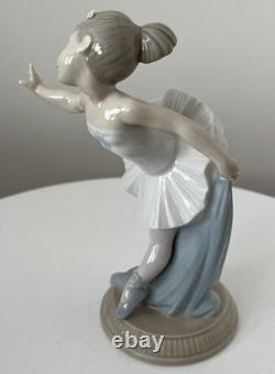 Nao by Lladro Daisa Porcelain Figurine Girl Ballerina Dancer H Approx 17cm