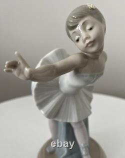 Nao by Lladro Daisa Porcelain Figurine Girl Ballerina Dancer H Approx 17cm