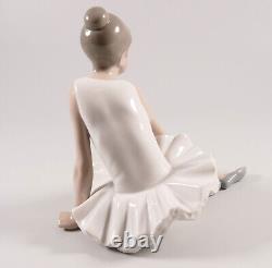 Nao by Lladro Daisa Spain porcelain figure sitting ballerina in tutu height 15.5 cm