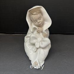 Nao by Lladro Figure Baby Wrapped in a Blanket All Bundled Up' 1340