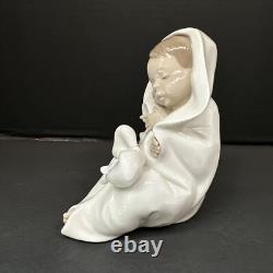 Nao by Lladro Figure Baby Wrapped in a Blanket All Bundled Up' 1340