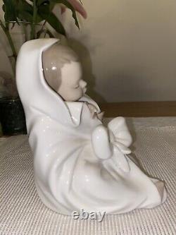 Nao by Lladro Figure, Baby Wrapped in a Blanket,'All Bundled Up' 1340 EXCELLENT
