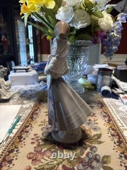 Nao by Lladro Figurine