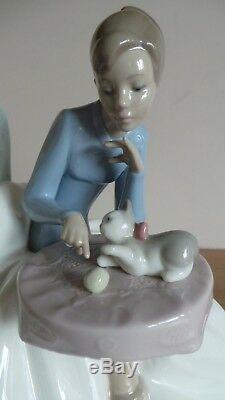 Nao by Lladro Figurine 1355 Girl Playing With Kitty