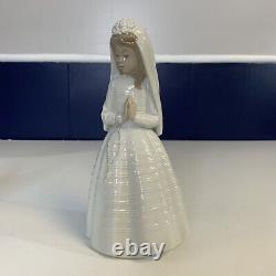 Nao by Lladro First Communion 9in Porcelain girl praying Figure #0236