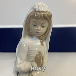 Nao by Lladro First Communion 9in Porcelain girl praying Figure #0236