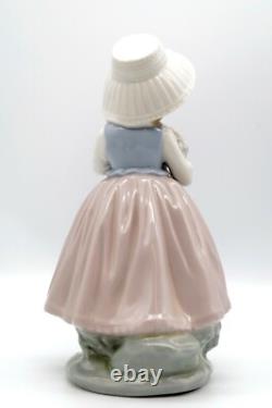 Nao by Lladro Girl with Bouquet Nina Con Ramo 348 IOB Excellent Condition