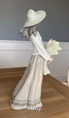 Nao by Lladro Harvest Time Country Women Wheat 15 1992 Great
