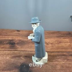 Nao by Lladro Jewish Man Reading Figurine Grey Good Judaica Spain 0345