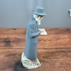 Nao by Lladro Jewish Man Reading Figurine Grey Good Judaica Spain 0345