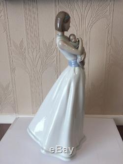 Nao by Lladro LIGHT OF MY LIFE Mother And Child 14 Tall Gloss Figurine Ref 1413