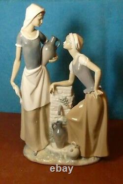 Nao by Lladro' Ladies at the Well, Women talking' Figurine model 178