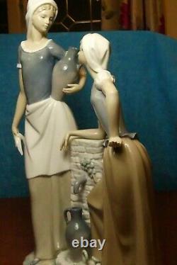 Nao by Lladro' Ladies at the Well, Women talking' Figurine model 178