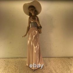 Nao by Lladro Lady in a Hat with Basket Porcelain 12.5 Figure Excellent Con