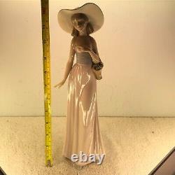 Nao by Lladro Lady in a Hat with Basket Porcelain 12.5 Figure Excellent Con