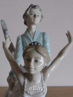 Nao by Lladro Large Figurine Dancers