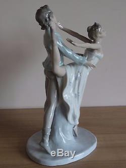 Nao by Lladro Large Figurine Dancers