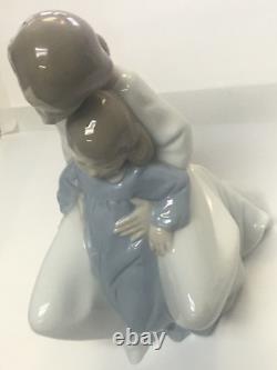 Nao by Lladro Mother & Daughter figurine