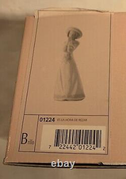 Nao by Lladro Please, Please 1224 In mint condition with original box