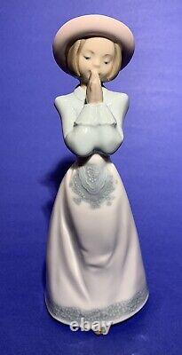 Nao by Lladro Please, Please 1224 In mint condition with original box