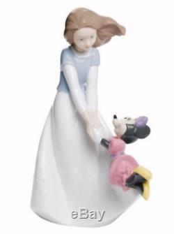 Nao by Lladro Porcelain Disney Friends With Minnie Mouse Figurine 21cm 02001643