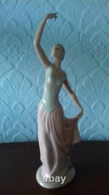 Nao by Lladro Porcelain Figure The Dance Is Over 13 Spain Ballerina