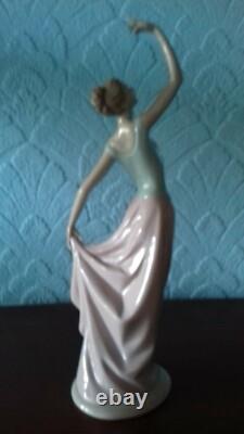 Nao by Lladro Porcelain Figure The Dance Is Over 13 Spain Ballerina