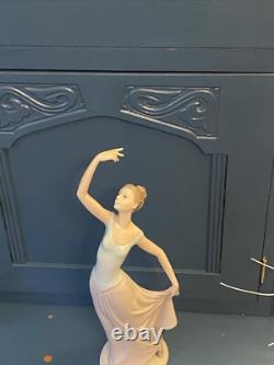 Nao by Lladro Porcelain Figure The Dance Is Over 13 Spain Ballerina 1994