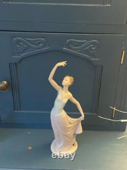 Nao by Lladro Porcelain Figure The Dance Is Over 13 Spain Ballerina 1994