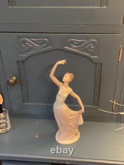 Nao by Lladro Porcelain Figure The Dance Is Over 13 Spain Ballerina 1994