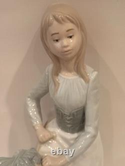 Nao by Lladro Porcelain Figurine Girl with Basket, Excellent Condition
