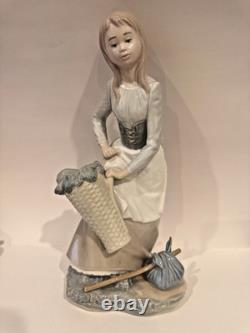 Nao by Lladro Porcelain Figurine Girl with Basket, Excellent Condition