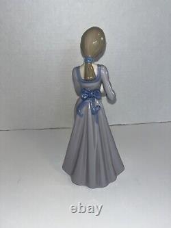 Nao by Lladro Precious Bundle Glazed Lady with Bunny Rabbit Figurine #1168 EUC