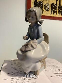Nao by Lladro RARE Counting Stitches Girl Embroidering Figure No 1123
