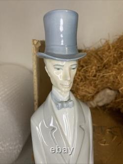 Nao by Lladro Spain 4563 Lovers Couple with Puppy & Parasol Umbrella, 19 1/2 &box