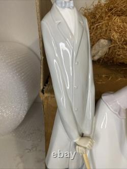 Nao by Lladro Spain 4563 Lovers Couple with Puppy & Parasol Umbrella, 19 1/2 &box