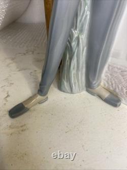 Nao by Lladro Spain 4563 Lovers Couple with Puppy & Parasol Umbrella, 19 1/2 &box