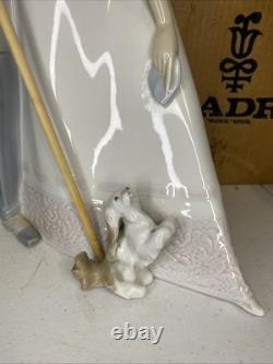 Nao by Lladro Spain 4563 Lovers Couple with Puppy & Parasol Umbrella, 19 1/2 &box