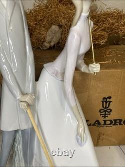 Nao by Lladro Spain 4563 Lovers Couple with Puppy & Parasol Umbrella, 19 1/2 &box