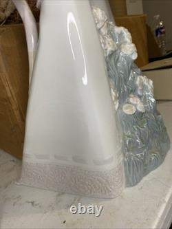 Nao by Lladro Spain 4563 Lovers Couple with Puppy & Parasol Umbrella, 19 1/2 &box