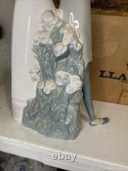 Nao by Lladro Spain 4563 Lovers Couple with Puppy & Parasol Umbrella, 19 1/2 &box