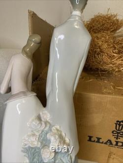 Nao by Lladro Spain 4563 Lovers Couple with Puppy & Parasol Umbrella, 19 1/2 &box